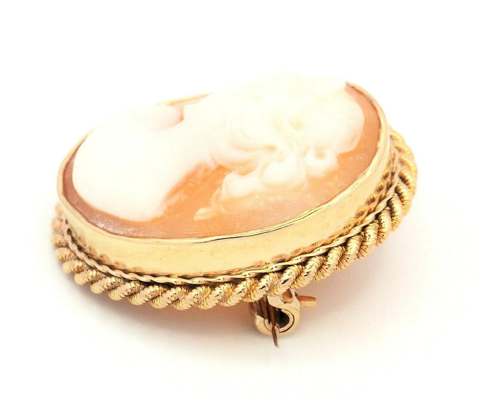 Cameo 9ct Yellow Gold Twisted Wire Surround Brooch