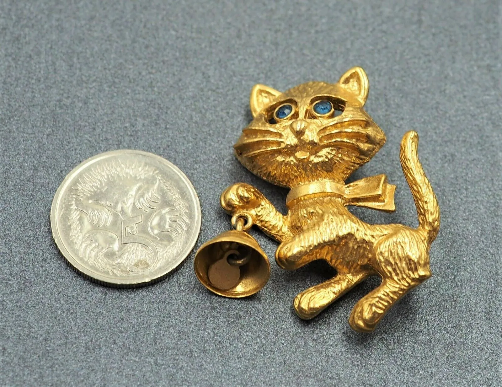 Collectable Avon Cat & Bell Rhinestone Gold Plated Brooch