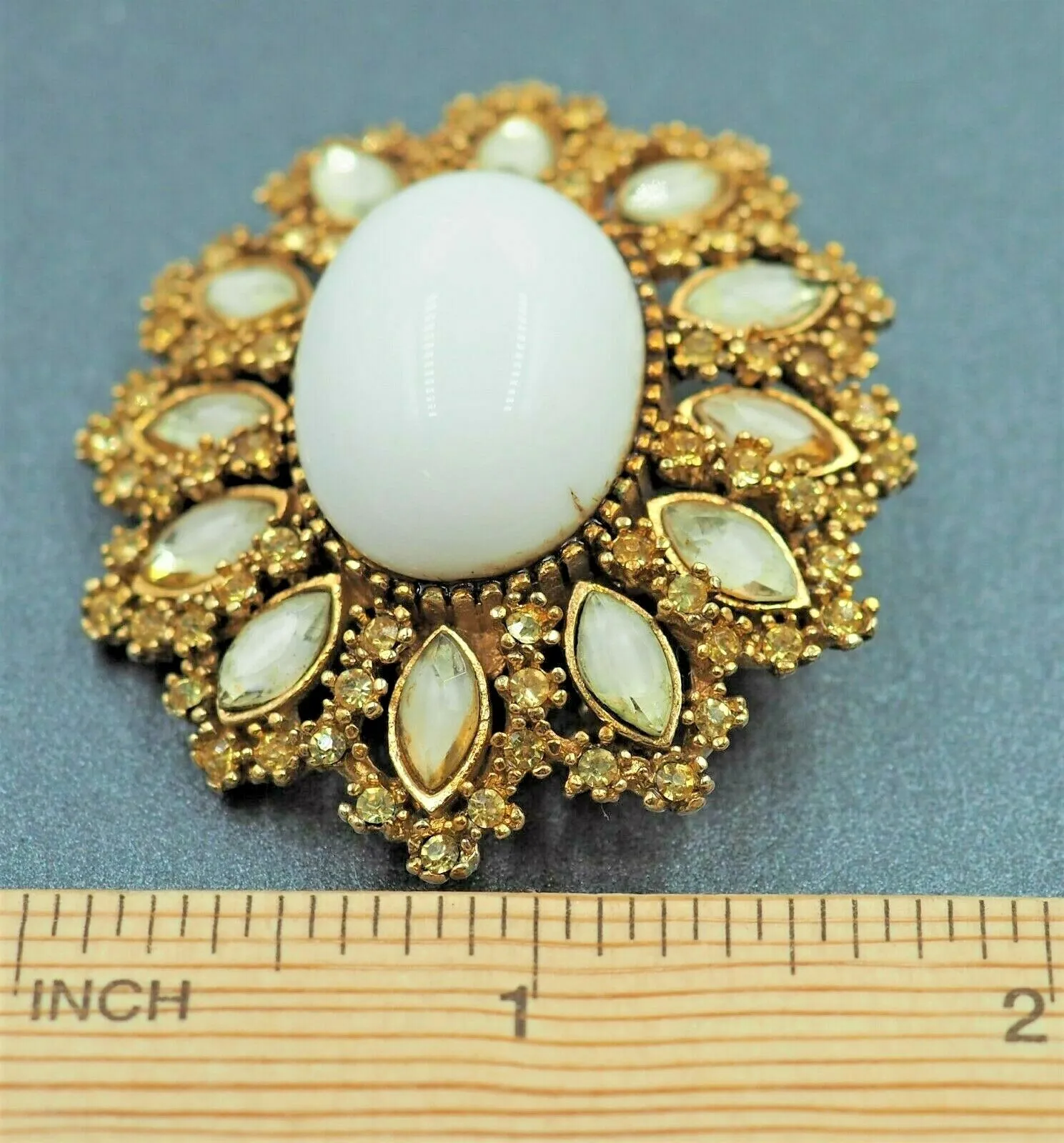 Glass & Rhinestone Vintage Goldtone Brooch