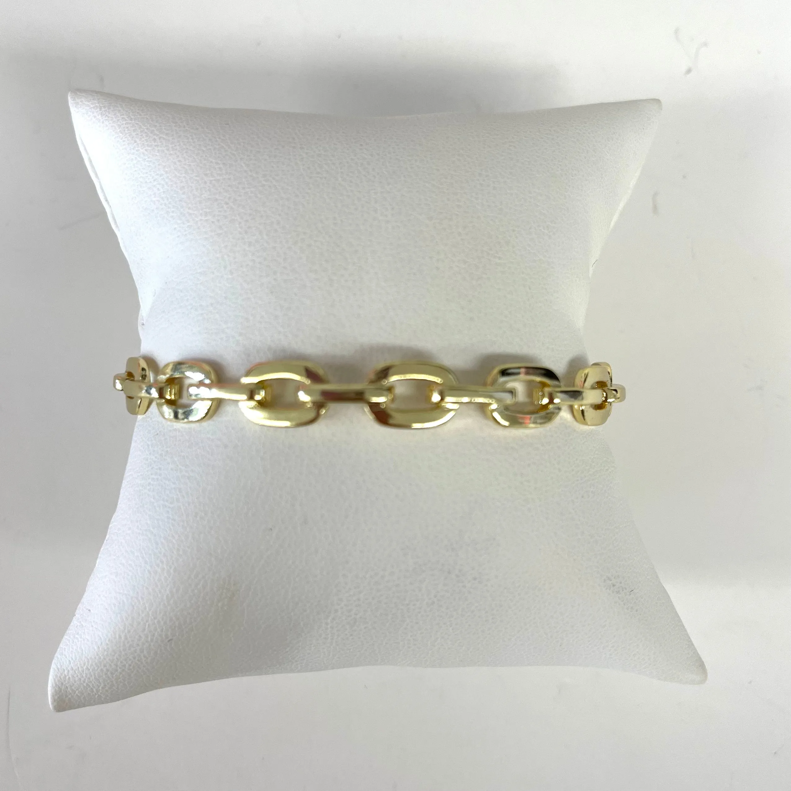 "Oprahs Favorite Things" Silver Or Gold Metal Cuff