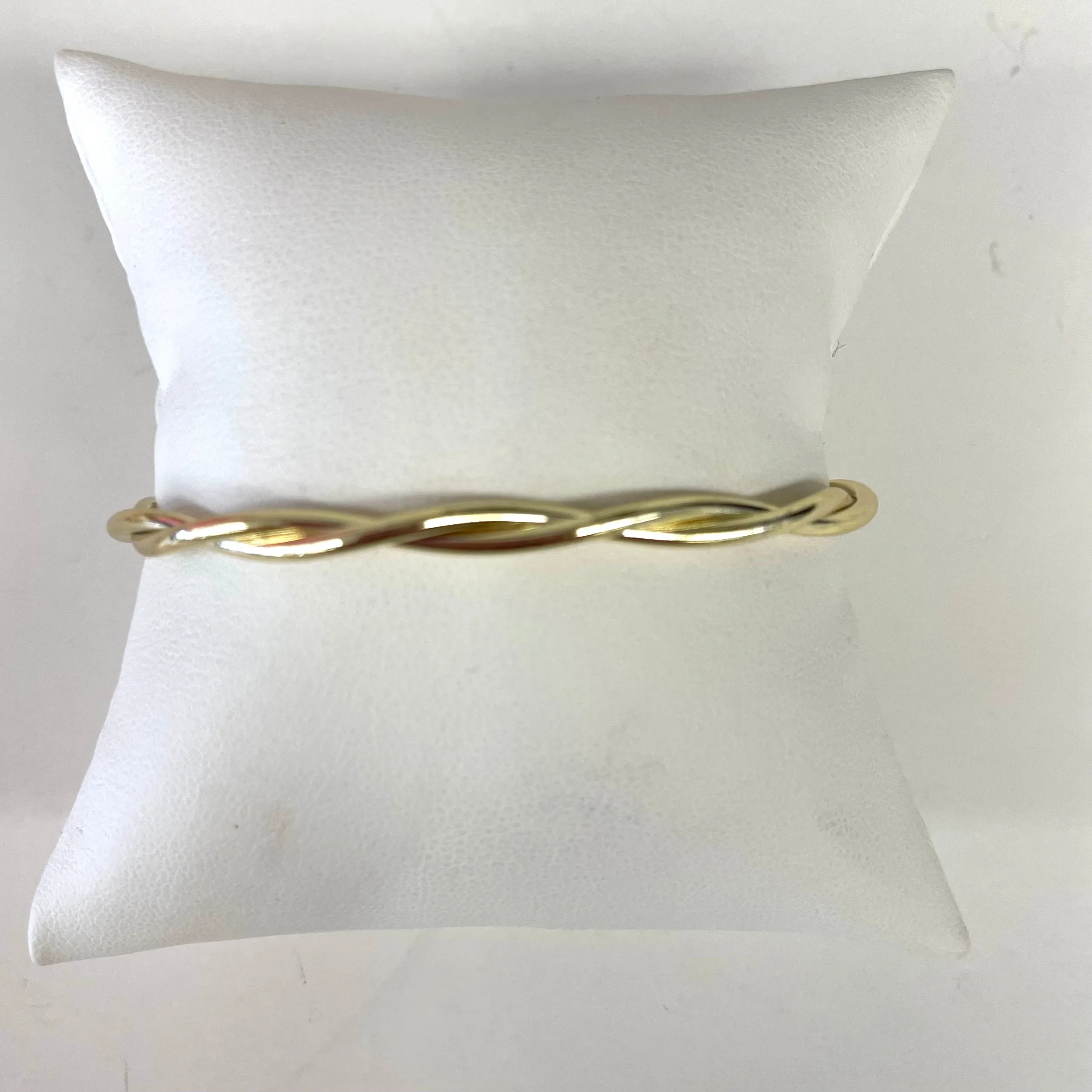 "Oprahs Favorite Things" Silver Or Gold Metal Cuff