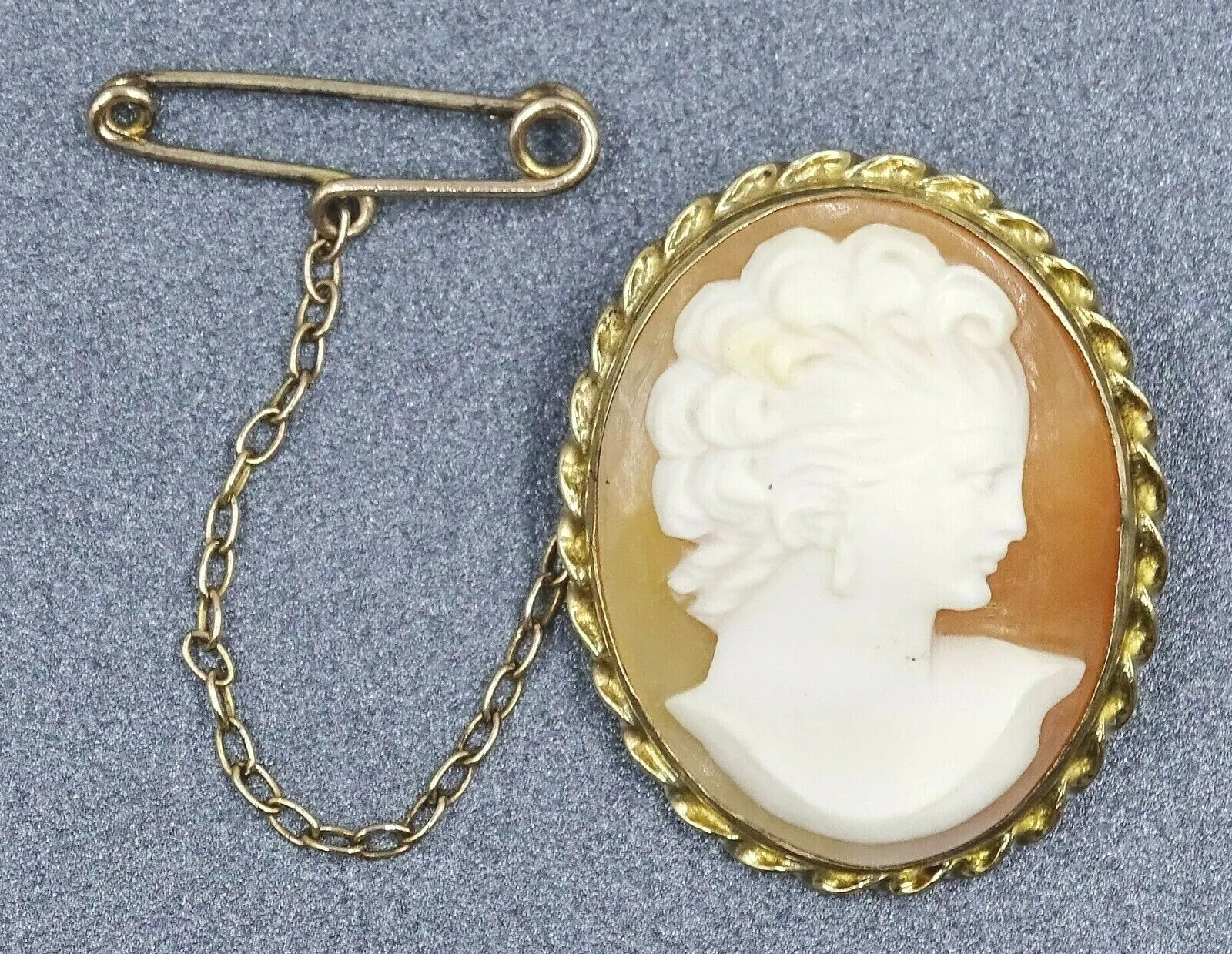 Shell Cameo 9ct Yellow Gold Brooch with Safety Chain