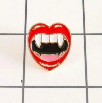 Timlee X202 Cartoon Vampire Month Red Wine Match Eye Cigarette Design Metal Brooch Pins Gift Wholesale