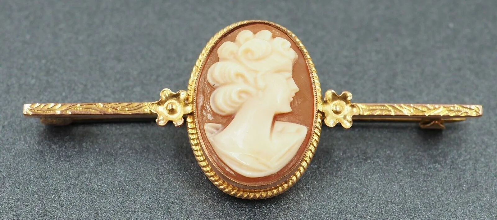 Vintage Shell Cameo 9ct Yellow Gold Bar Brooch