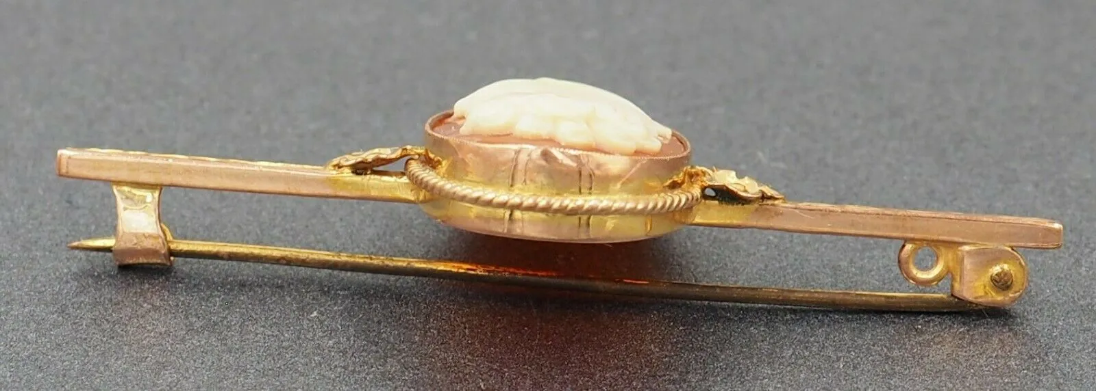 Vintage Shell Cameo 9ct Yellow Gold Bar Brooch